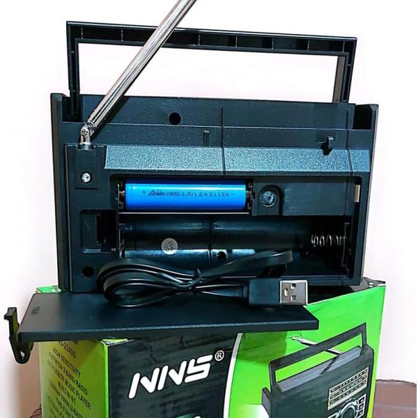 1-NNS 2049S radio device with 3 bands (FM-AM-SW) equipped with high sensitivity for outdoor use. It operates and charges via solar power and works with 2 batteries of 1.5 volts or a USB charger.
